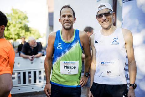 Christoph Hakenes und Philipp Löffler (v.r.n.l) als Gesamt 5. und 9. im großen Läuferfeld mit 527 Teilnehmern